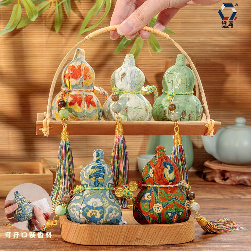 Intangible cultural heritage hand gourd sachet