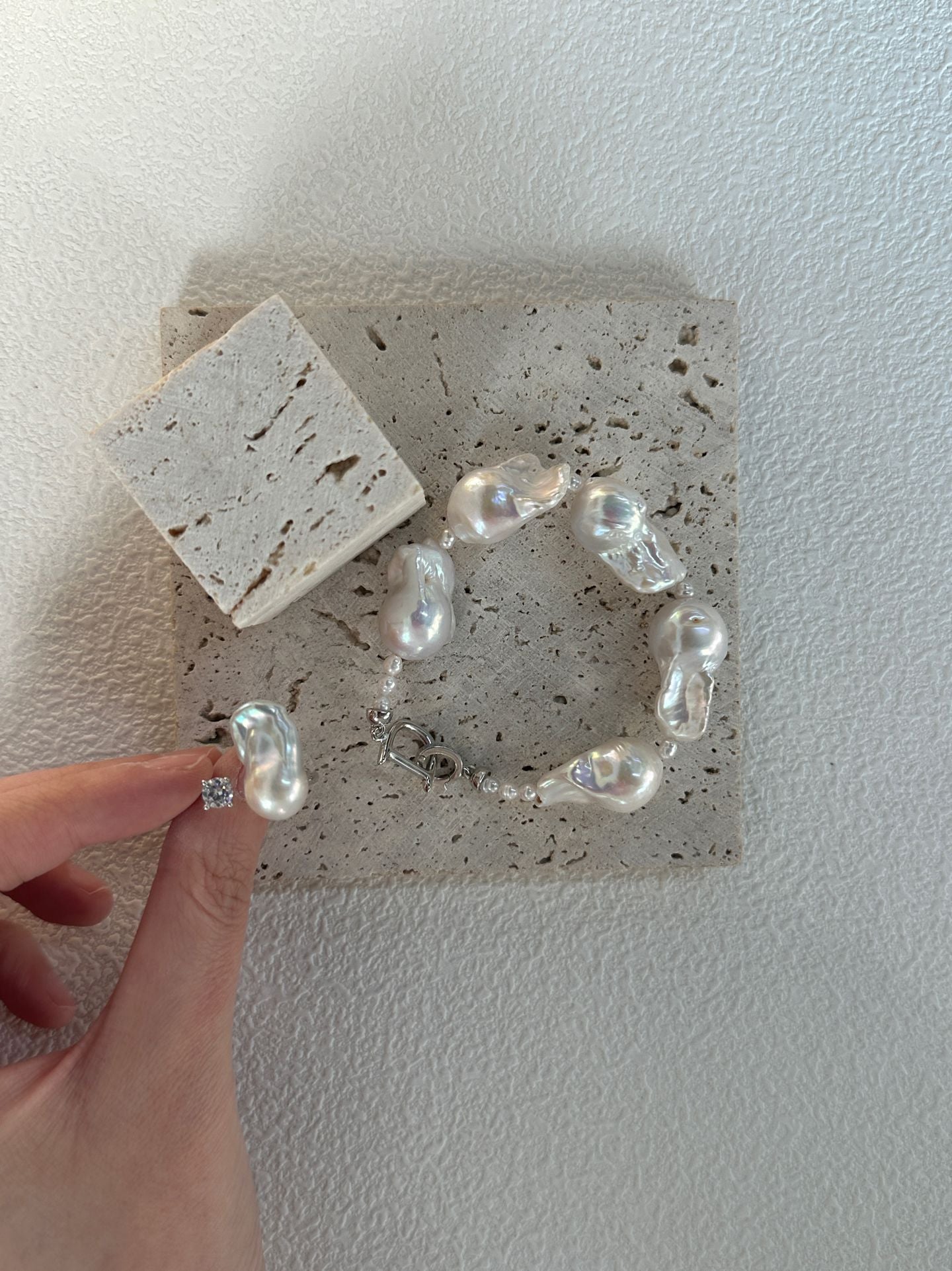 Natural oversized and bright baroque pearl bracelet