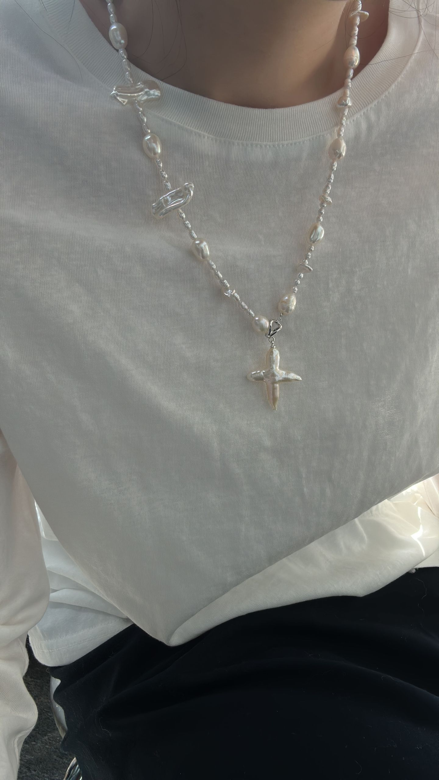 Cross Baroque pearl necklace, long chain, free clasp