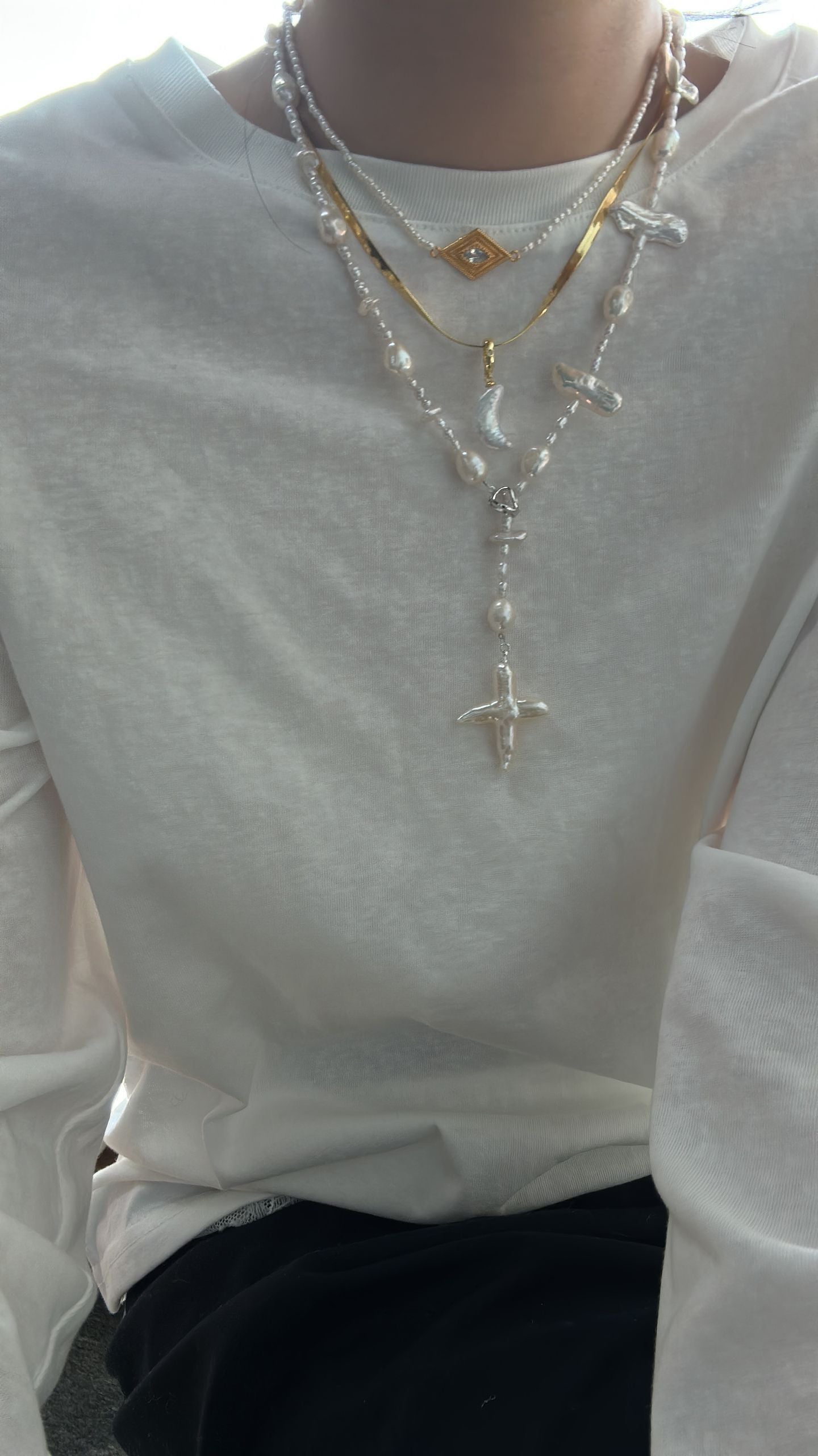 Cross Baroque pearl necklace, long chain, free clasp