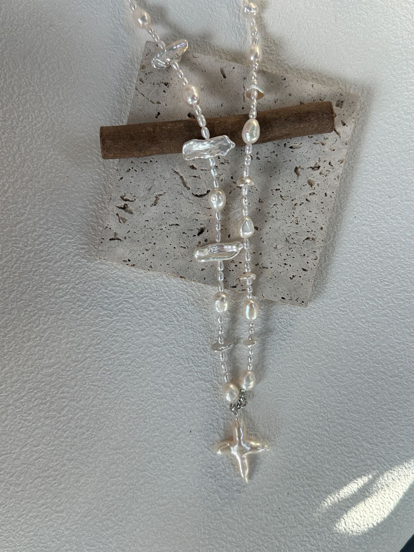 Cross Baroque pearl necklace, long chain, free clasp