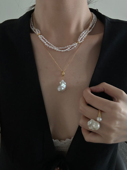 Gold natural large baroque pearl necklace, universal clasp