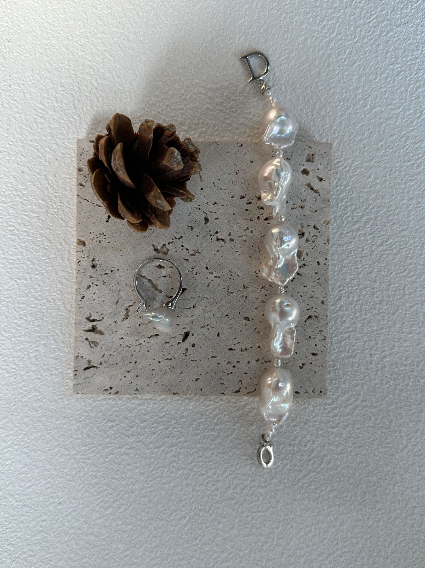 Natural oversized and bright baroque pearl bracelet